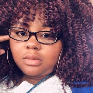 Meet your Posher, Estellena